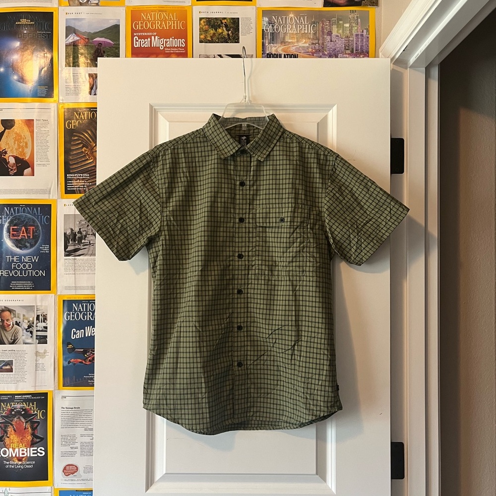 Mountain Hardware Men's Green Button Shirt